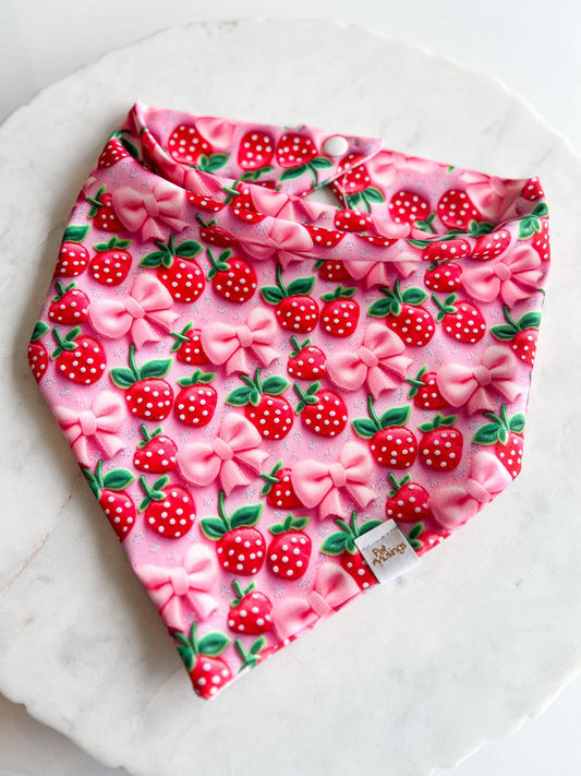 3D Strawberry Wrinkle Resistant Bandana: Medium/large